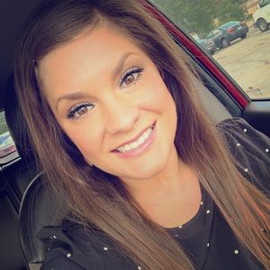 Meet your Posher, Cassandra
